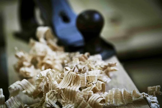 Чем обработать древесину для долговечности на улице: как лучше покрыть дерево перед покраской